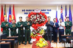 Bộ Tư lệnh Quân khu chúc mừng Đại học Thái Nguyên nhân kỷ niệm Ngày Nhà giáo Việt Nam 20-11 